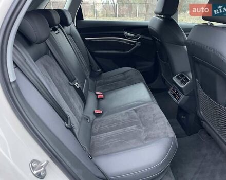 Бежевый Ауди E-Tron, объемом двигателя 0 л и пробегом 79 тыс. км за 33700 $, фото 27 на Automoto.ua