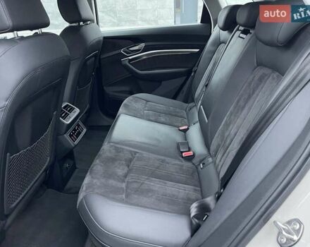 Бежевый Ауди E-Tron, объемом двигателя 0 л и пробегом 79 тыс. км за 33700 $, фото 24 на Automoto.ua