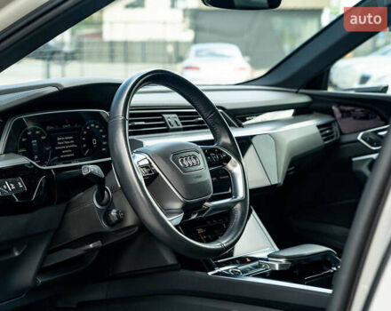 Бежевый Ауди E-Tron, объемом двигателя 0 л и пробегом 44 тыс. км за 36900 $, фото 29 на Automoto.ua
