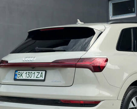 Бежевый Ауди E-Tron, объемом двигателя 0 л и пробегом 49 тыс. км за 34500 $, фото 4 на Automoto.ua