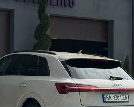 Бежевый Ауди E-Tron, объемом двигателя 0 л и пробегом 49 тыс. км за 34500 $, фото 10 на Automoto.ua