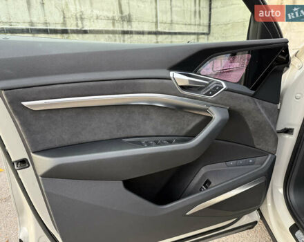 Бежевый Ауди E-Tron, объемом двигателя 0 л и пробегом 81 тыс. км за 39999 $, фото 34 на Automoto.ua