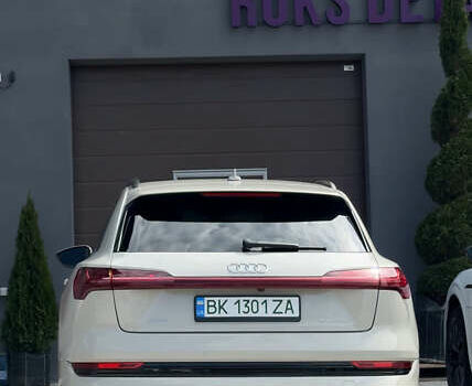 Бежевый Ауди E-Tron, объемом двигателя 0 л и пробегом 49 тыс. км за 34500 $, фото 11 на Automoto.ua