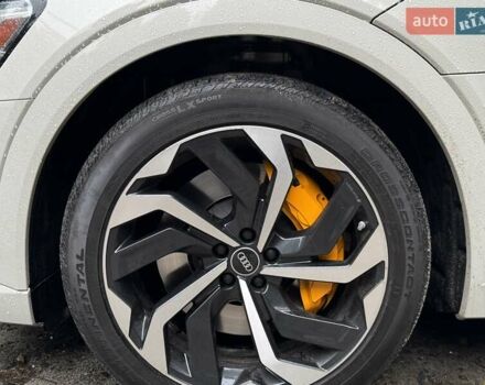 Бежевый Ауди E-Tron, объемом двигателя 0 л и пробегом 41 тыс. км за 39500 $, фото 2 на Automoto.ua