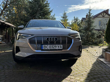 Ауди E-Tron 2020 в Львове на Automoto.ua Бежевый Ауди E-Tron, объемом двигателя 0 л и пробегом 116 тыс. км за 35000 $, фото 1 на Automoto.ua