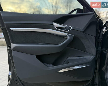 Чорний Ауді E-Tron, об'ємом двигуна 0 л та пробігом 108 тис. км за 33999 $, фото 28 на Automoto.ua