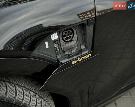 Чорний Ауді E-Tron, об'ємом двигуна 0 л та пробігом 108 тис. км за 33999 $, фото 14 на Automoto.ua