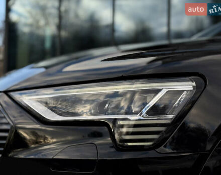 Чорний Ауді E-Tron, об'ємом двигуна 0 л та пробігом 108 тис. км за 33999 $, фото 3 на Automoto.ua