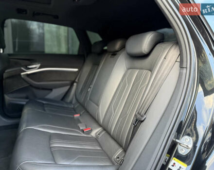 Чорний Ауді E-Tron, об'ємом двигуна 0 л та пробігом 108 тис. км за 33999 $, фото 57 на Automoto.ua