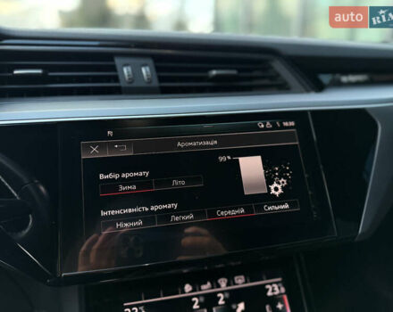 Чорний Ауді E-Tron, об'ємом двигуна 0 л та пробігом 108 тис. км за 33999 $, фото 44 на Automoto.ua