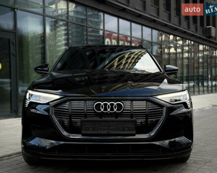 Чорний Ауді E-Tron, об'ємом двигуна 0 л та пробігом 108 тис. км за 33999 $, фото 6 на Automoto.ua