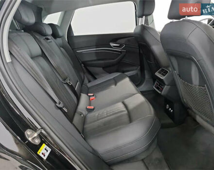Чорний Ауді E-Tron, об'ємом двигуна 0 л та пробігом 109 тис. км за 32558 $, фото 39 на Automoto.ua
