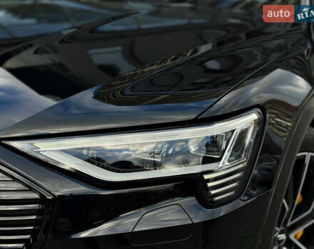 Чорний Ауді E-Tron, об'ємом двигуна 0 л та пробігом 108 тис. км за 33999 $, фото 4 на Automoto.ua