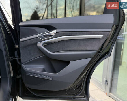 Чорний Ауді E-Tron, об'ємом двигуна 0 л та пробігом 108 тис. км за 33999 $, фото 63 на Automoto.ua