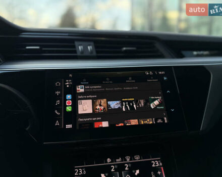Чорний Ауді E-Tron, об'ємом двигуна 0 л та пробігом 108 тис. км за 33999 $, фото 49 на Automoto.ua