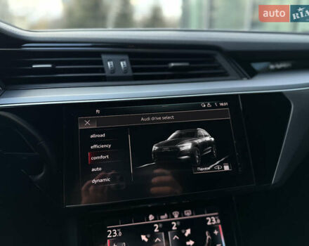 Чорний Ауді E-Tron, об'ємом двигуна 0 л та пробігом 108 тис. км за 33999 $, фото 48 на Automoto.ua
