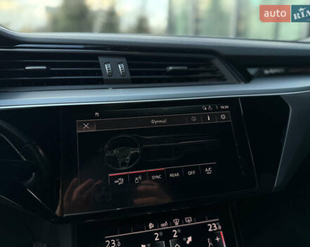Чорний Ауді E-Tron, об'ємом двигуна 0 л та пробігом 108 тис. км за 33999 $, фото 43 на Automoto.ua