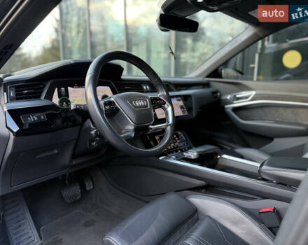 Чорний Ауді E-Tron, об'ємом двигуна 0 л та пробігом 108 тис. км за 33999 $, фото 36 на Automoto.ua