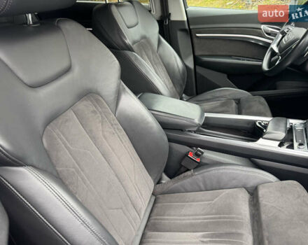 Чорний Ауді E-Tron, об'ємом двигуна 0 л та пробігом 151 тис. км за 27500 $, фото 10 на Automoto.ua