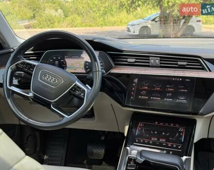 Чорний Ауді E-Tron, об'ємом двигуна 0 л та пробігом 75 тис. км за 31000 $, фото 39 на Automoto.ua