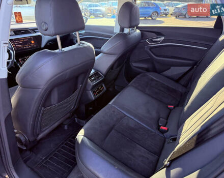 Чорний Ауді E-Tron, об'ємом двигуна 0 л та пробігом 118 тис. км за 19800 $, фото 12 на Automoto.ua