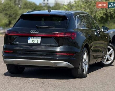 Чорний Ауді E-Tron, об'ємом двигуна 0 л та пробігом 75 тис. км за 31000 $, фото 13 на Automoto.ua