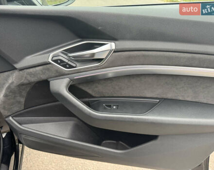 Чорний Ауді E-Tron, об'ємом двигуна 0 л та пробігом 151 тис. км за 27500 $, фото 8 на Automoto.ua