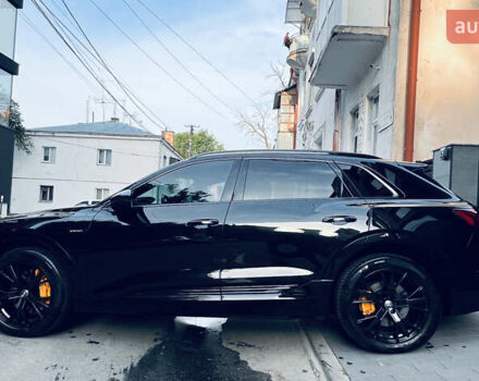 Ауді E-Tron 2019 у Тернополі на Automoto.ua Чорний Ауді E-Tron, об'ємом двигуна 0 л та пробігом 120 тис. км за 37000 $, фото 2 на Automoto.ua