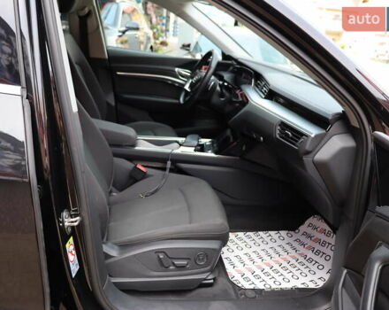 Чорний Ауді E-Tron, об'ємом двигуна 0 л та пробігом 86 тис. км за 29800 $, фото 48 на Automoto.ua