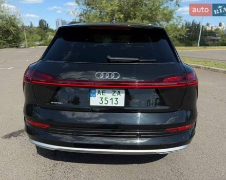 Чорний Ауді E-Tron, об'ємом двигуна 0 л та пробігом 75 тис. км за 31000 $, фото 20 на Automoto.ua