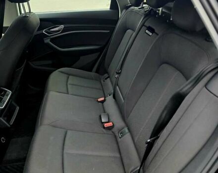 Чорний Ауді E-Tron, об'ємом двигуна 0 л та пробігом 135 тис. км за 22900 $, фото 32 на Automoto.ua
