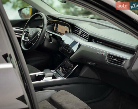 Чорний Ауді E-Tron, об'ємом двигуна 0 л та пробігом 140 тис. км за 26000 $, фото 60 на Automoto.ua