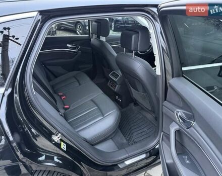 Черный Ауди E-Tron, объемом двигателя 0 л и пробегом 65 тыс. км за 29700 $, фото 34 на Automoto.ua