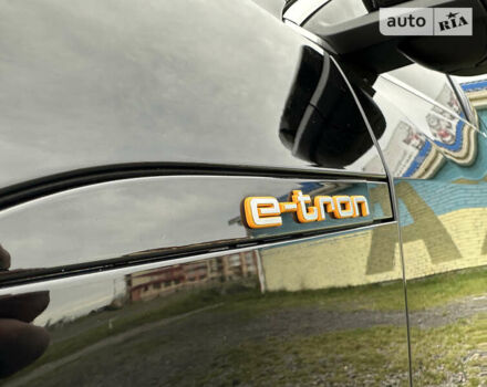 Чорний Ауді E-Tron, об'ємом двигуна 0 л та пробігом 153 тис. км за 34950 $, фото 19 на Automoto.ua