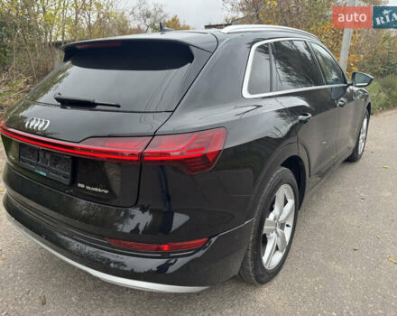 Чорний Ауді E-Tron, об'ємом двигуна 0 л та пробігом 151 тис. км за 27500 $, фото 6 на Automoto.ua