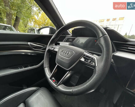 Черный Ауди E-Tron, объемом двигателя 0 л и пробегом 101 тыс. км за 29350 $, фото 60 на Automoto.ua