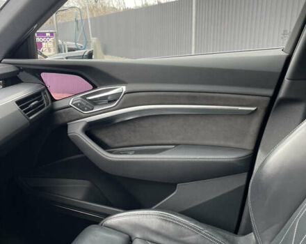Чорний Ауді E-Tron, об'ємом двигуна 0 л та пробігом 138 тис. км за 29900 $, фото 37 на Automoto.ua