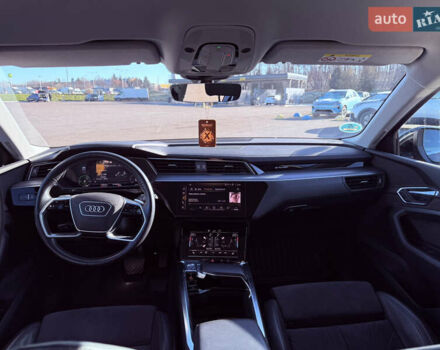 Чорний Ауді E-Tron, об'ємом двигуна 0 л та пробігом 118 тис. км за 19800 $, фото 15 на Automoto.ua