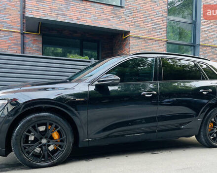 Ауді E-Tron 2019 у Тернополі на Automoto.ua Чорний Ауді E-Tron, об'ємом двигуна 0 л та пробігом 120 тис. км за 37000 $, фото 4 на Automoto.ua