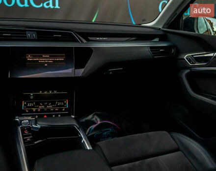 Черный Ауди E-Tron, объемом двигателя 0 л и пробегом 133 тыс. км за 28900 $, фото 65 на Automoto.ua