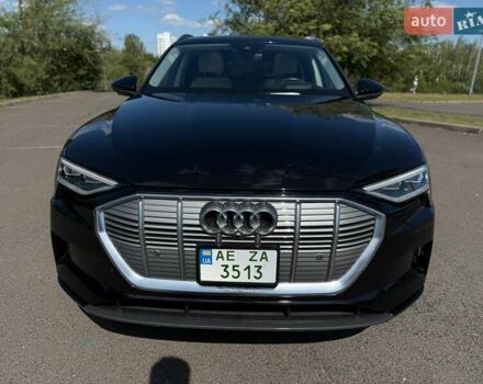 Чорний Ауді E-Tron, об'ємом двигуна 0 л та пробігом 75 тис. км за 31000 $, фото 14 на Automoto.ua