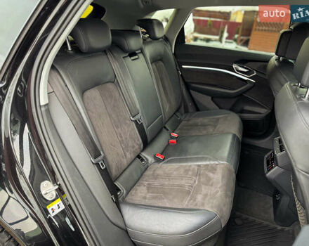 Чорний Ауді E-Tron, об'ємом двигуна 0 л та пробігом 140 тис. км за 26000 $, фото 71 на Automoto.ua