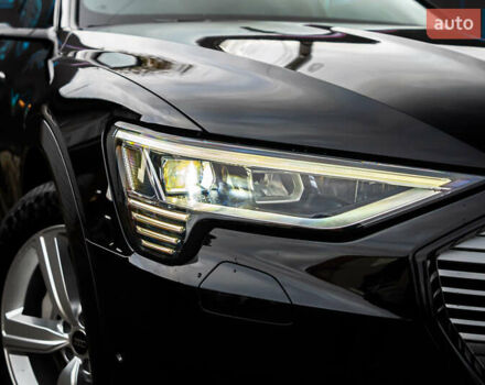 Чорний Ауді E-Tron, об'ємом двигуна 0 л та пробігом 100 тис. км за 31400 $, фото 25 на Automoto.ua