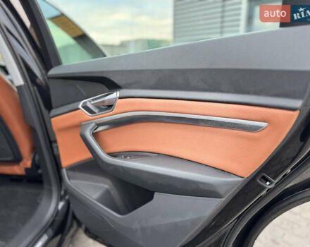 Ауді E-Tron 2019 у Рівному на Automoto.ua Чорний Ауді E-Tron, об'ємом двигуна 0 л та пробігом 220 тис. км за 23500 $, фото 24 на Automoto.ua