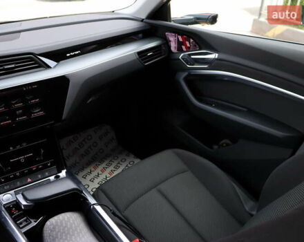 Чорний Ауді E-Tron, об'ємом двигуна 0 л та пробігом 86 тис. км за 29800 $, фото 41 на Automoto.ua