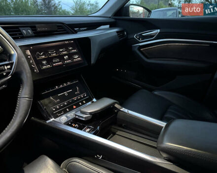 Чорний Ауді E-Tron, об'ємом двигуна 0 л та пробігом 95 тис. км за 32500 $, фото 6 на Automoto.ua