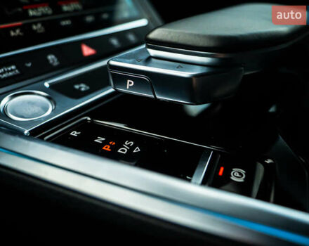 Чорний Ауді E-Tron, об'ємом двигуна 0 л та пробігом 100 тис. км за 31400 $, фото 87 на Automoto.ua