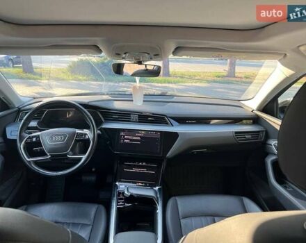 Чорний Ауді E-Tron, об'ємом двигуна 0 л та пробігом 115 тис. км за 24800 $, фото 12 на Automoto.ua