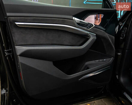 Чорний Ауді E-Tron, об'ємом двигуна 0 л та пробігом 100 тис. км за 31400 $, фото 59 на Automoto.ua
