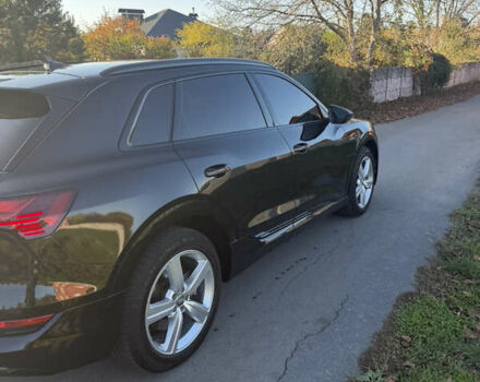 Чорний Ауді E-Tron, об'ємом двигуна 0 л та пробігом 85 тис. км за 34000 $, фото 4 на Automoto.ua